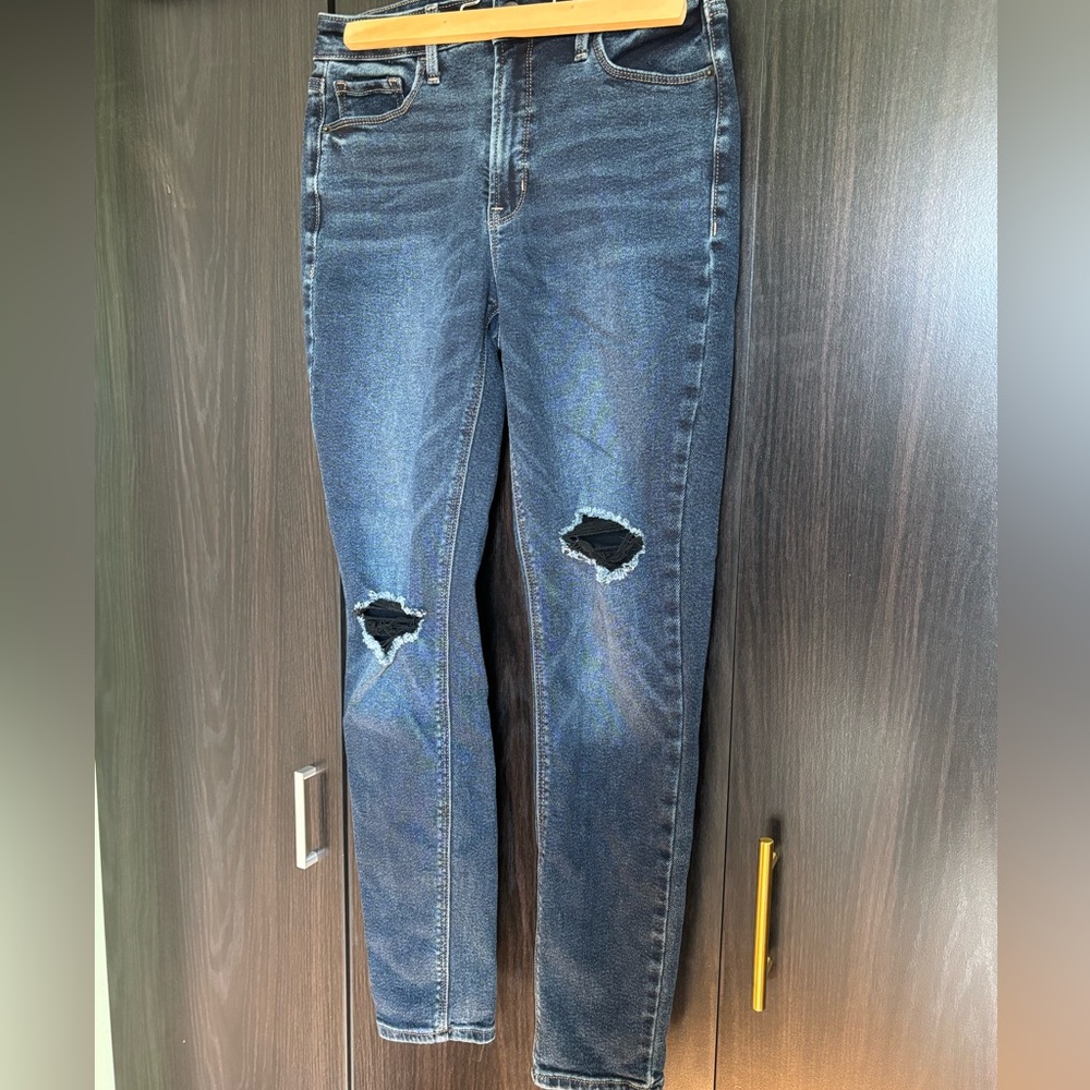 Old Navy Rockstar Super Skinny Distressed Skinny Jeans